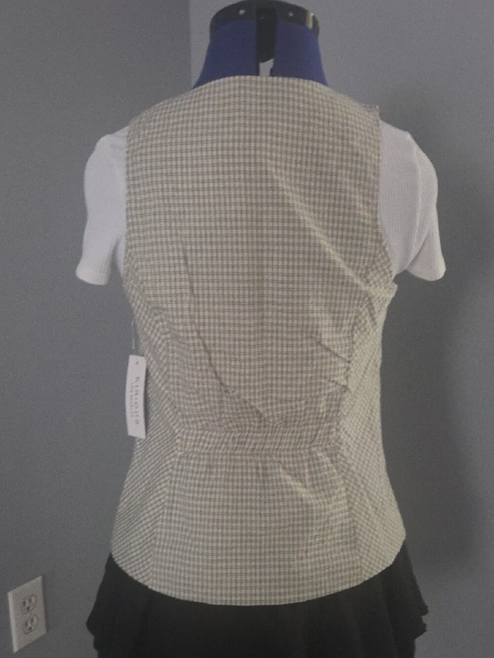Plaid Sleeveless Button-Front Vest - Cream & Black - Picture 4 of 5